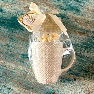 NWT; Nestle Mug & Gift Set - Hot Cocoa Mix and Marshmallows
